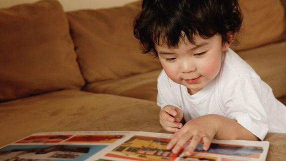 58到家月嫂帮孩子养成阅读习惯