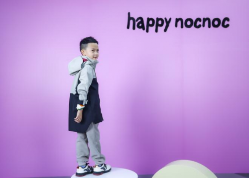 快乐始于happy nocnoc敲开心童鞋，信任源于陪伴