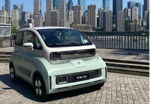 2023款KiWi EV电动车，“灵犀智驾系统”赋能，出行更简单