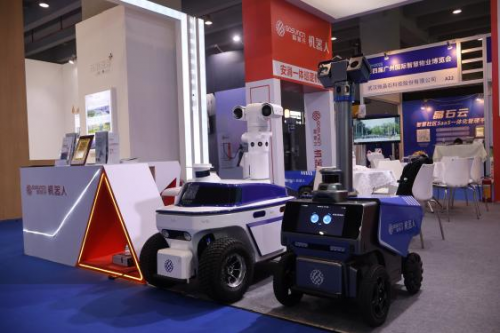 两大新品引爆广州物博会现场: 高新兴机器人科技新安保模式