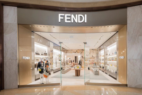 FENDI庆祝全新女装和男装专门店，澳门四季名店隆重开幕