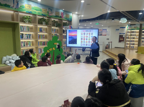 图书馆奇妙夜：知识为笔，绘就趣味华章