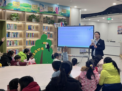 图书馆奇妙夜：知识为笔，绘就趣味华章