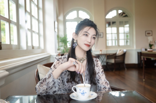 她是光，是妈妈，更是自己的主角——单身妈妈乐传曲的“独立”宣言