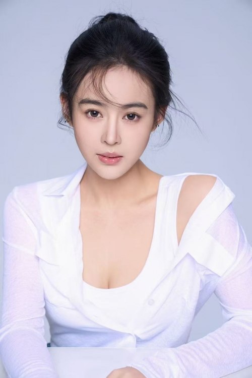 徐珞恩：多才多艺的歌手新星，演绎音乐与艺术的梦想