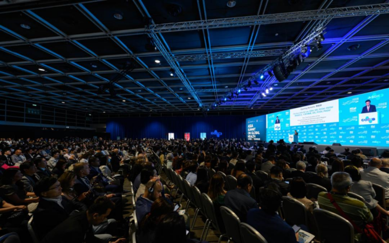 第五届亚洲医疗健康高峰论坛在香港开幕，武汉光岩中医针灸门诊部高光岩教授应邀出席