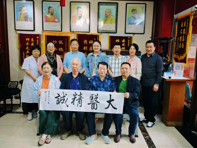 第五届亚洲医疗健康高峰论坛在香港开幕，武汉光岩中医针灸门诊部高光岩教授应邀出席