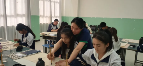 前海人寿附近环球汇的四分之一汉堡香；教师陈琳援疆情更长