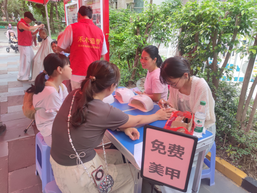 平南社区党建红帐篷再支起,便民服务“零距离”