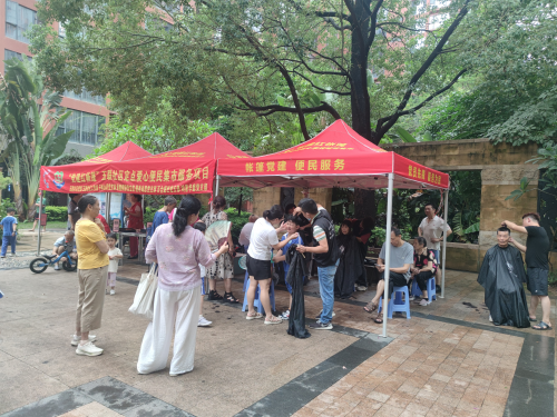 五联社区党建红帐篷便民服务集市暖民心