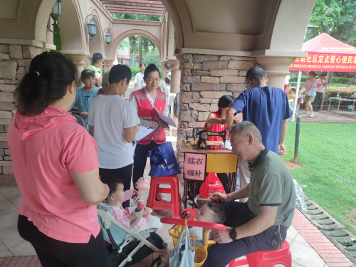 五联社区党建红帐篷便民服务集市暖民心