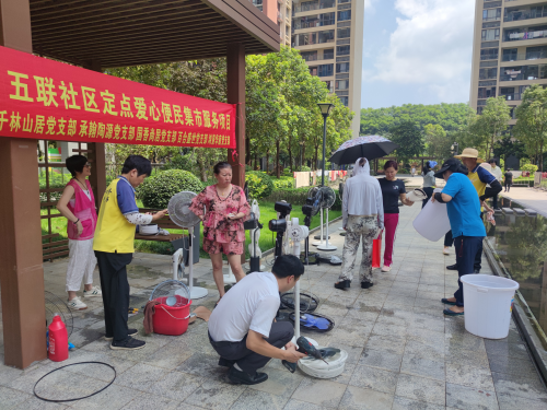 五联社区党建红帐篷便民服务集市暖民心