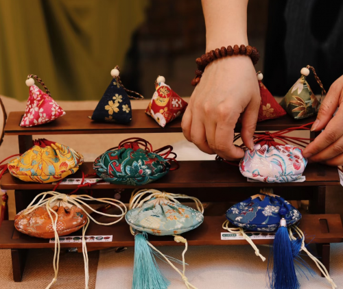 非遗秘方为核,守正创新为翼:华荣堂的中医传承之路 非遗秘方为核,守正创新为翼:华荣堂的中医传承之路