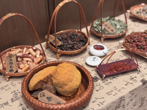 非遗秘方为核,守正创新为翼:华荣堂的中医传承之路 非遗秘方为核,守正创新为翼:华荣堂的中医传承之路