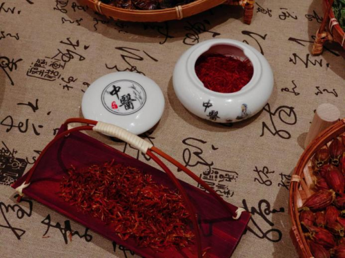 非遗秘方为核,守正创新为翼:华荣堂的中医传承之路 非遗秘方为核,守正创新为翼:华荣堂的中医传承之路