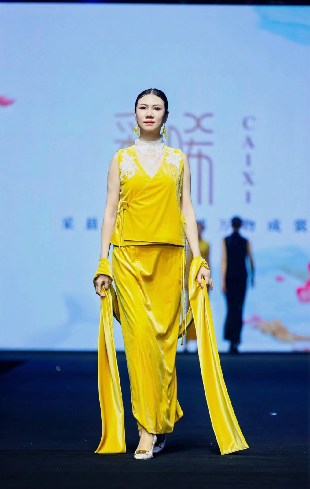 千里赴沪·旗韵生辉|丽影文化亮相KOUQI蔻骐2026上海大秀