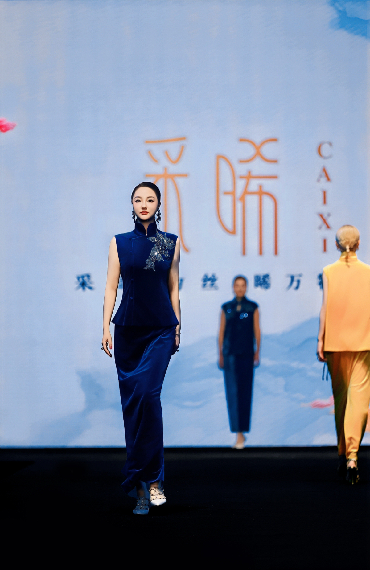 千里赴沪·旗韵生辉|丽影文化亮相KOUQI蔻骐2026上海大秀