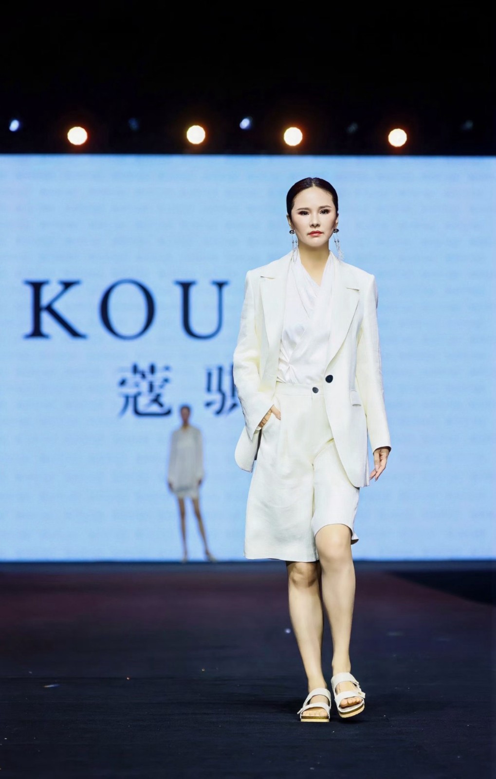 千里赴沪·旗韵生辉|丽影文化亮相KOUQI蔻骐2026上海大秀