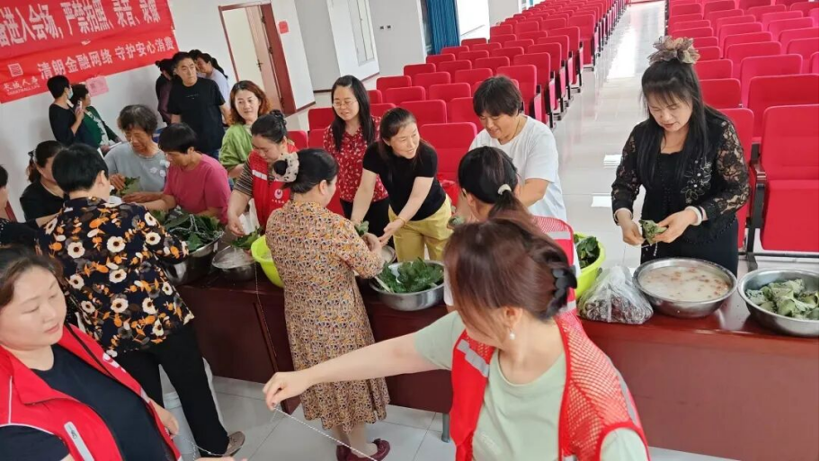 董家庄社区---邻里聚端午 温情满社区