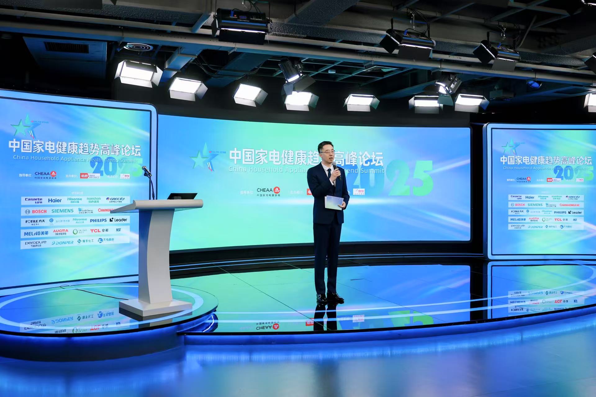 http://img.danews.cc/upload/image/jpeg/2025-07-15/PRvmfegYwSBI.png