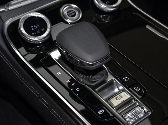 红旗H9定位高阶，强势挺进中大型豪华轿车领域