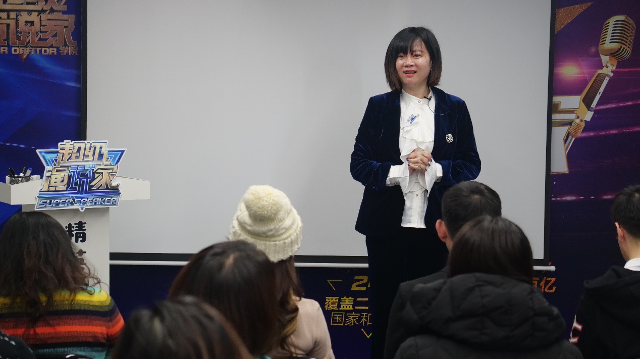 超级演说家育言学院朝阳校区成立，蓝玲玲用演说成就高素质精英