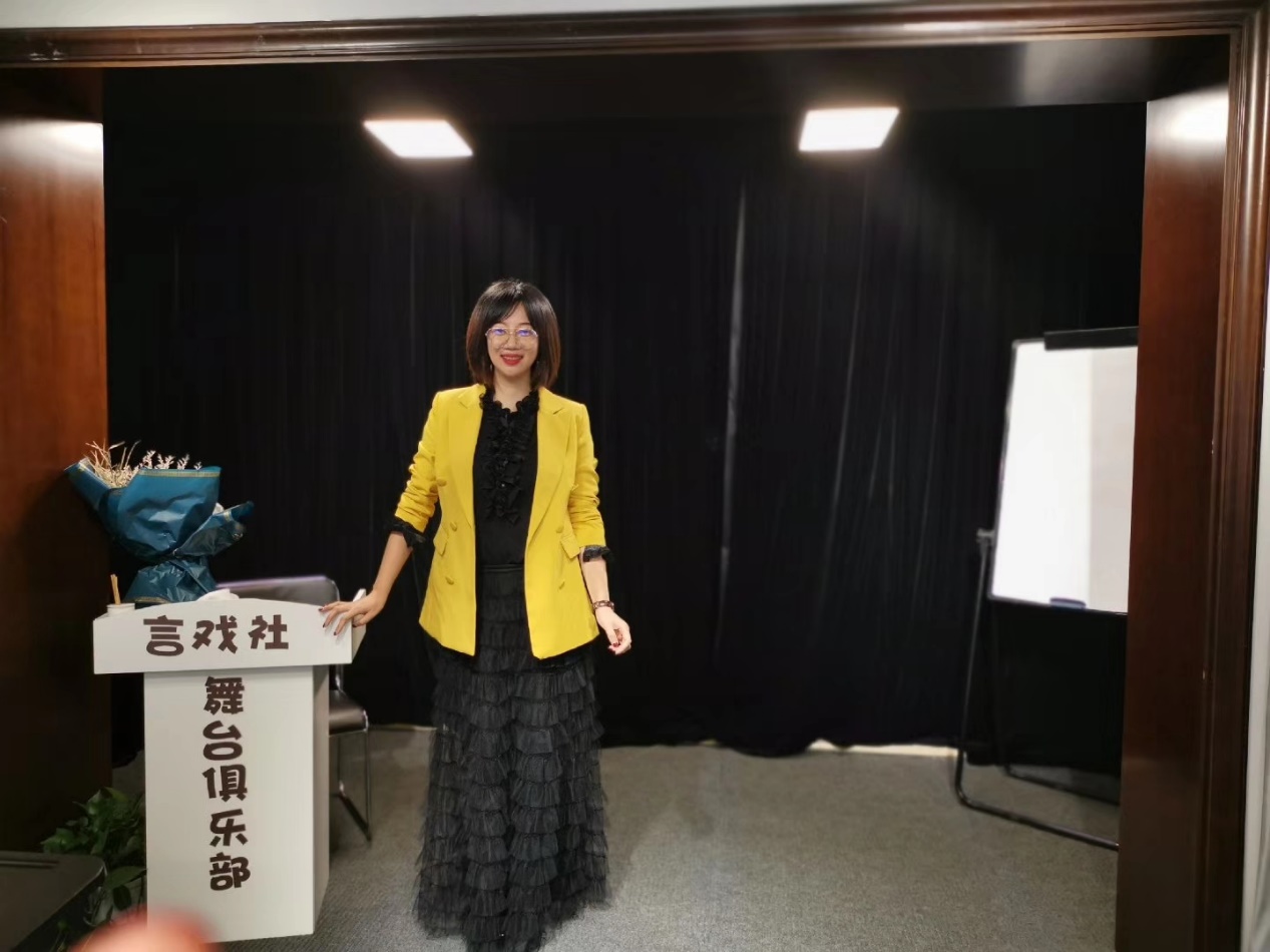 超级演说家育言学院朝阳校区成立，蓝玲玲用演说成就高素质精英