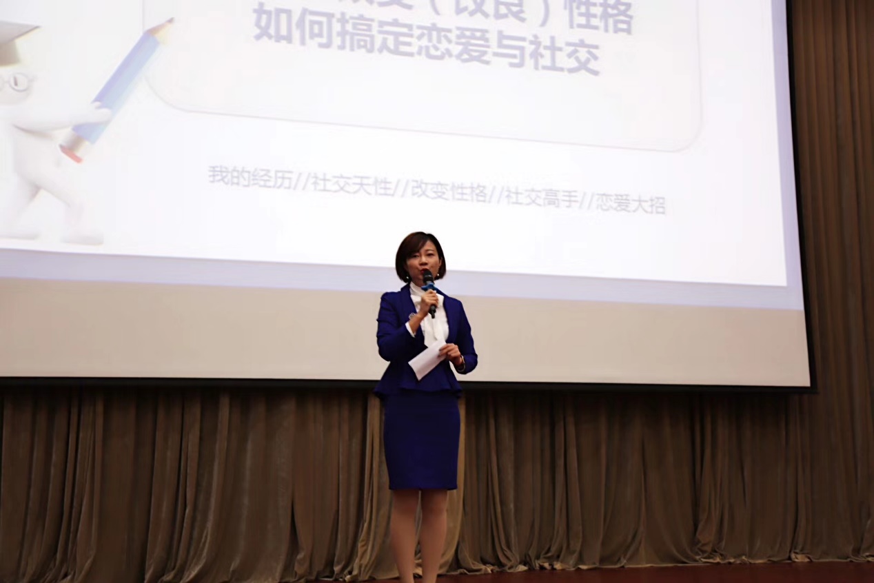 超级演说家育言学院朝阳校区成立，蓝玲玲用演说成就高素质精英