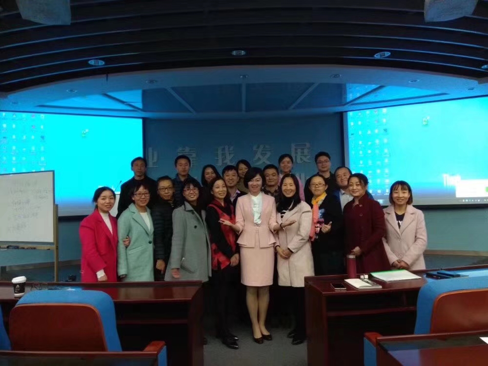 超级演说家育言学院朝阳校区成立，蓝玲玲用演说成就高素质精英