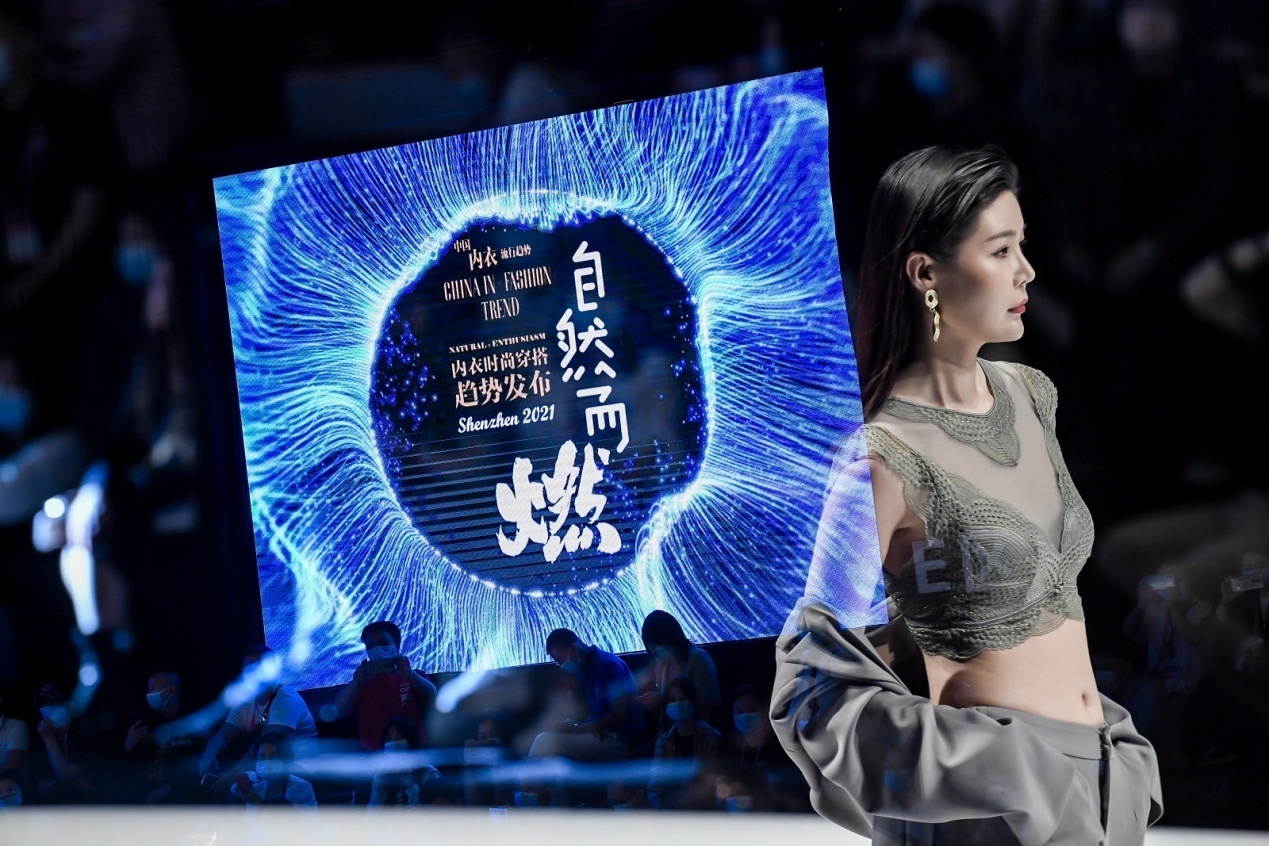 D:\1.SIUF2021\AAA 展会现场相关资料\新闻稿\4.19开幕式通稿\开幕式通稿配图\7-1开幕秀.jpg