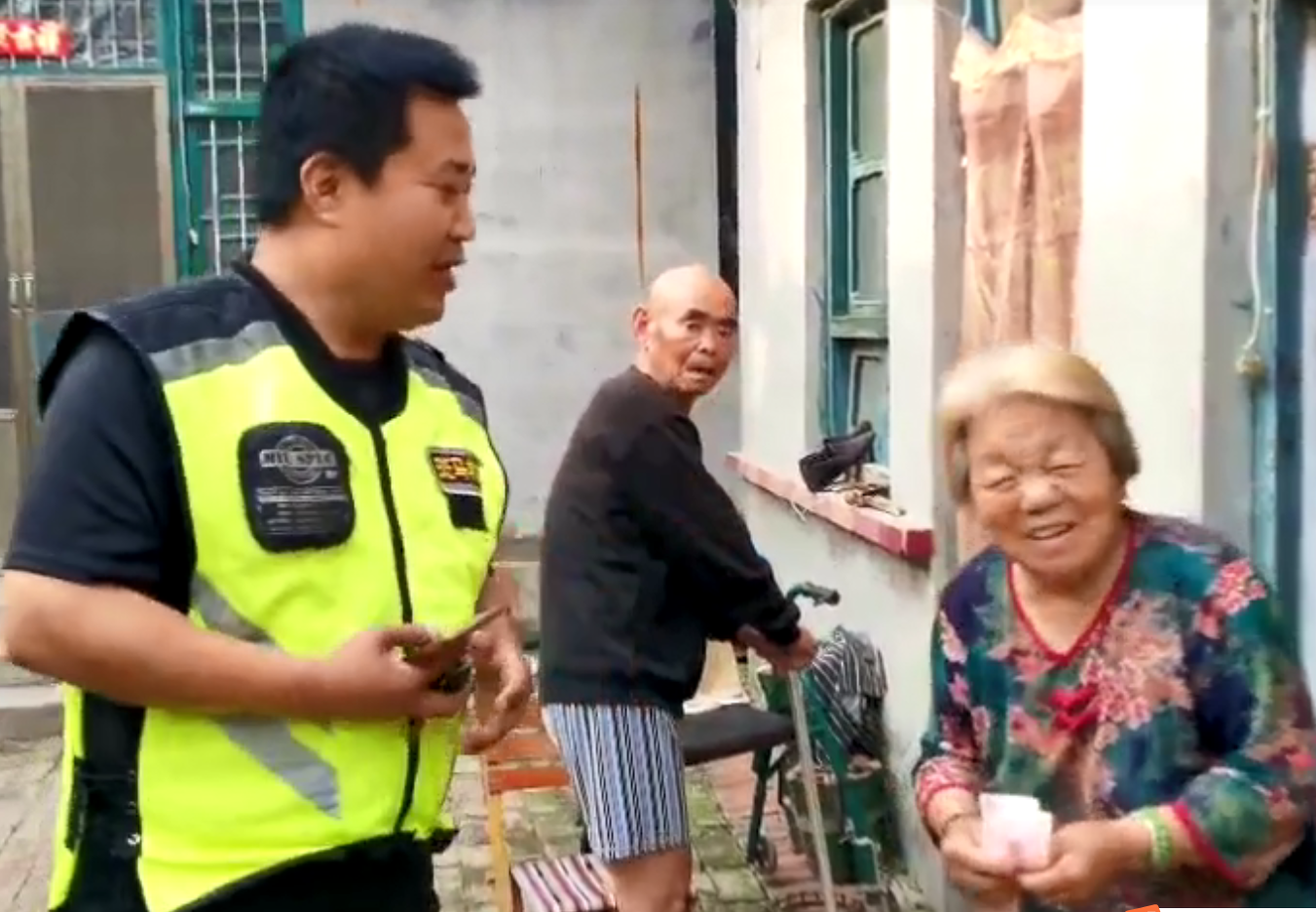 山东菏泽斑马救援两天内将两名走失人员送回家