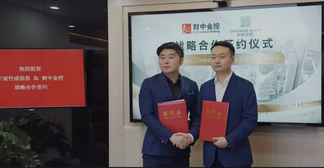 人的照片上写着字
描述已自动生成