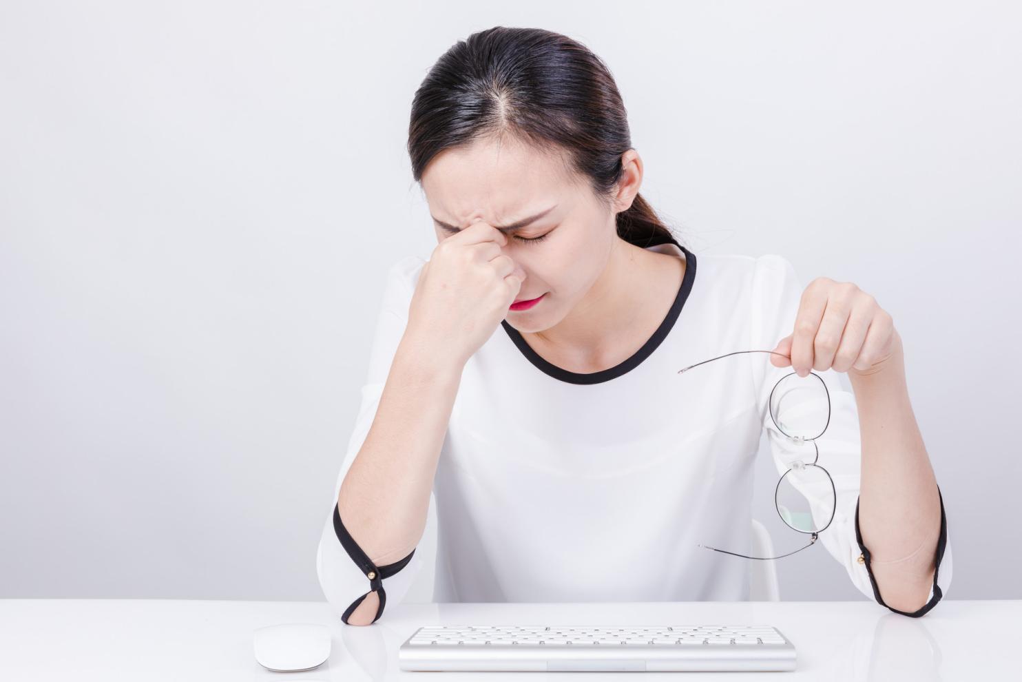 摄图网_500665663_banner_职业女性商务办公棚拍(非企业商用)