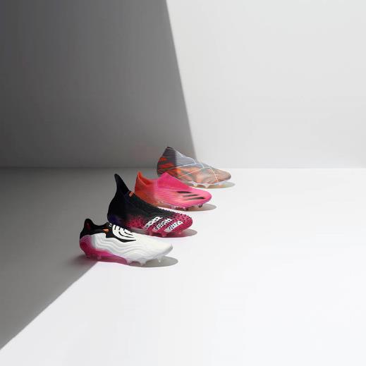 adidas官网携SUPERSPECTRAL足球鞋套装丰富足球赛场色彩