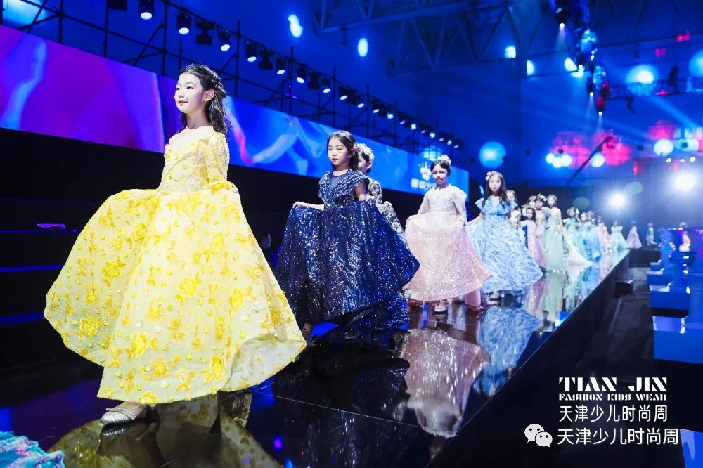 TIANJIN FASHION KIDS WEAR  联合 樱桃光环