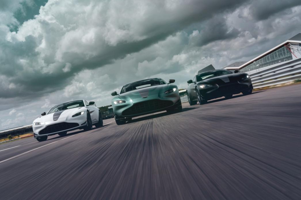 跑车品牌阿斯顿·马丁Aston Martin发布2022年款全系跑车，外观、内饰多项升级，引入更丰富奢华的个性化选择