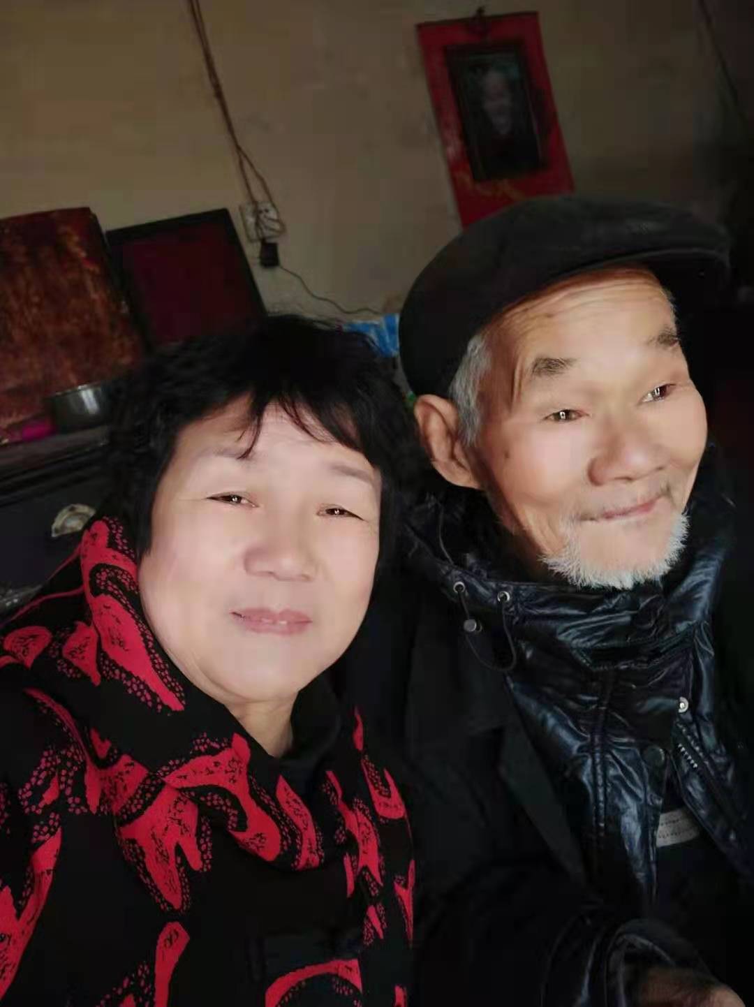 图片包含 人, 室内, 年轻, 小孩

描述已自动生成