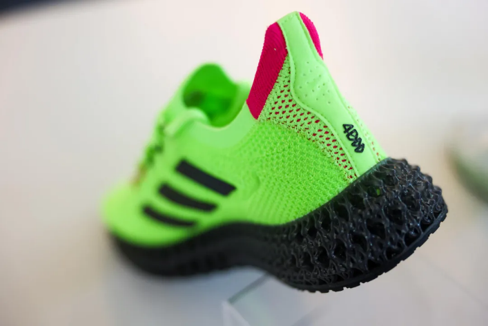 从3D到4D，adidas 携手科技跑鞋赋能，打造4DFWD系列独有“推动力”