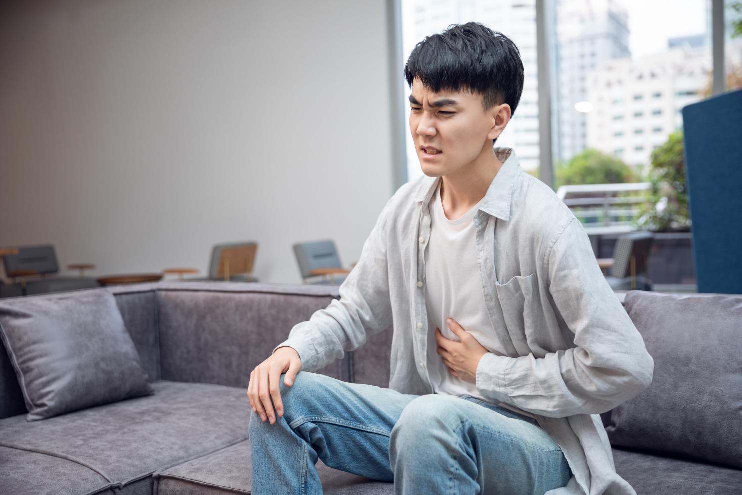 摄图网_501313879_banner_男青年肚子疼(非企业商用)