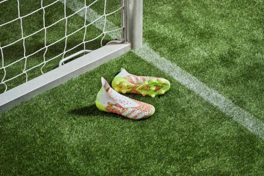 推出NUMBERSUP足球鞋套装突破传统设计理念 展现FIFA 22游戏内核
