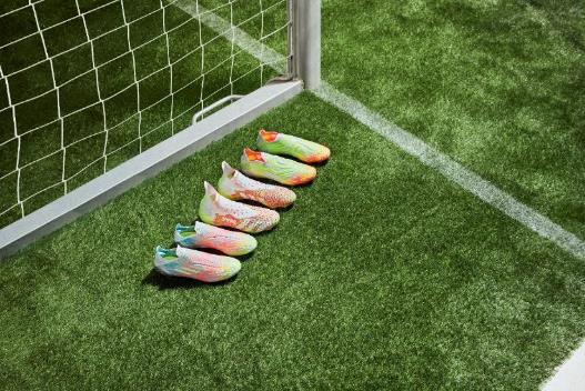 推出NUMBERSUP足球鞋套装突破传统设计理念 展现FIFA 22游戏内核