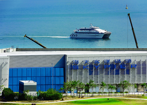 C:\Users\cwah\AppData\Local\Temp\Rar$DRa11572.36973\HKGSQ x HKIA Fly-via-HKG campaign\SkyPier_1.jpg