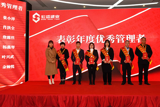 “二十而励 新程再启” “二十而励 新程再启”