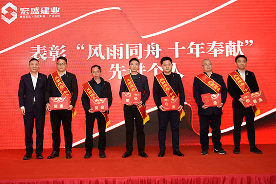 “二十而励 新程再启” “二十而励 新程再启”