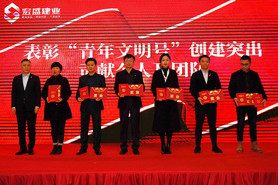 “二十而励 新程再启” “二十而励 新程再启”