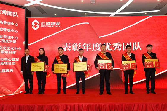 “二十而励 新程再启” “二十而励 新程再启”
