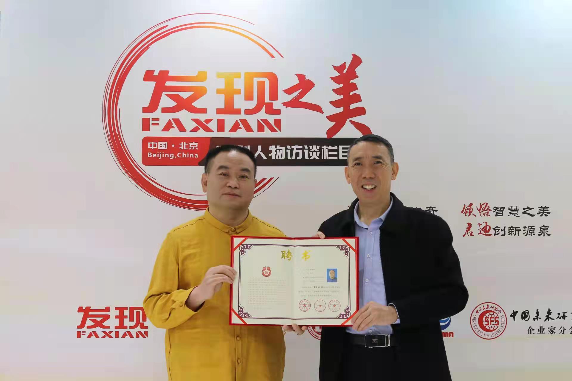 男人的照片上写着字

描述已自动生成