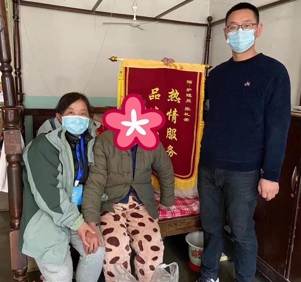 如何为老年人正确翻身叩背促进排痰 南京康傅理护理专家为您详细讲解