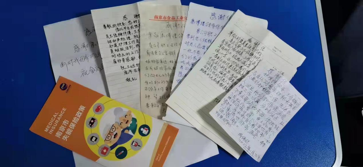 如何为老年人正确翻身叩背促进排痰 南京康傅理护理专家为您详细讲解
