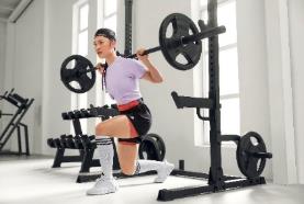 A person lifting weights

Description automatically generated with low confidence